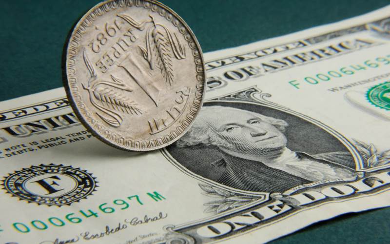 ہندوستانی روپیہ ڈالر کے مقابلے میں اب تک کی تاریخ میں سب سے نچلی سطح پر، ایک ڈالر 90 روپے کے برابر